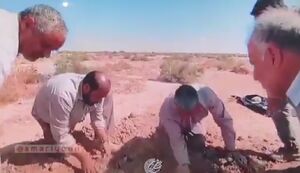لحظه پیداشدن پیکر یک دانش‌آموز شهید دفاع مقدس