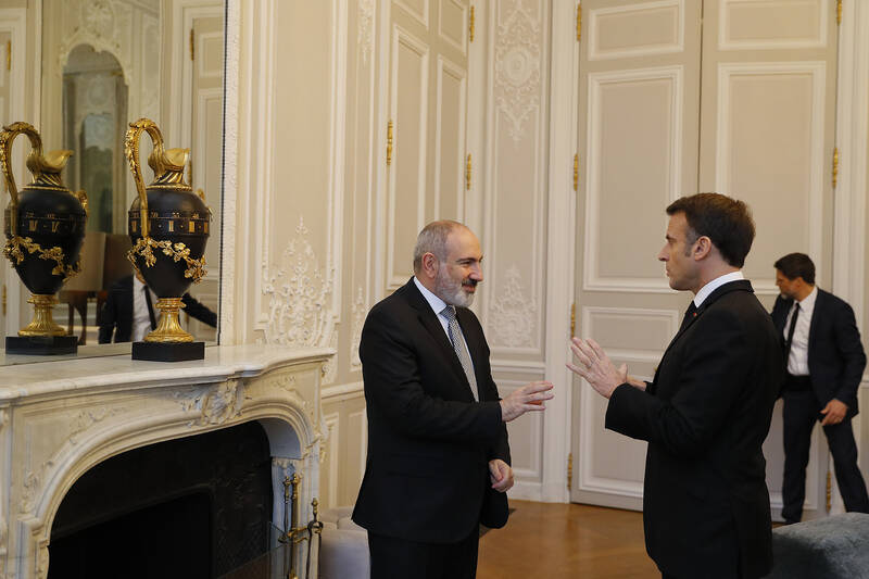 همکاریهای نظامی ارمنستان و فرانسه و تأثیر آن بر موازنه نظامی در قفقاز جنوبی