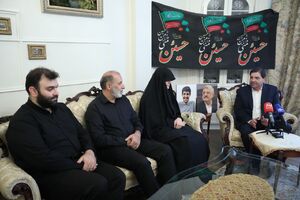 عکس/ حضور مخبر در منزل شهید هسته‌ای "احمدرضا ذوالفقاری"