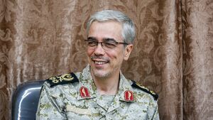 تصاویر منتشرنشده بازدید شهید باقری از مرکز اسناد سپاه