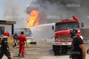 تانکر حامل نفت در جاده سبزوار - نیشابور واژگون شد + فیلم