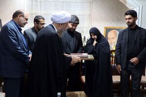 عکس / ابلاغ پیام رهبر انقلاب به خانواده سرلشکر شهید غیبپرور