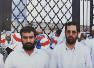شهیدان ایزدی و سید رضی در کنار قبرستان بقیع