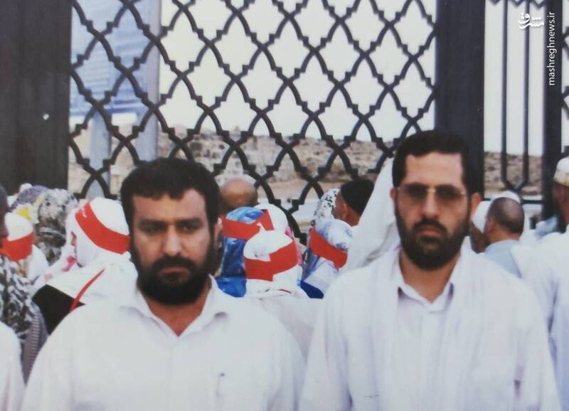 عکس/ شهیدان ایزدی و سید رضی در کنار قبرستان بقیع