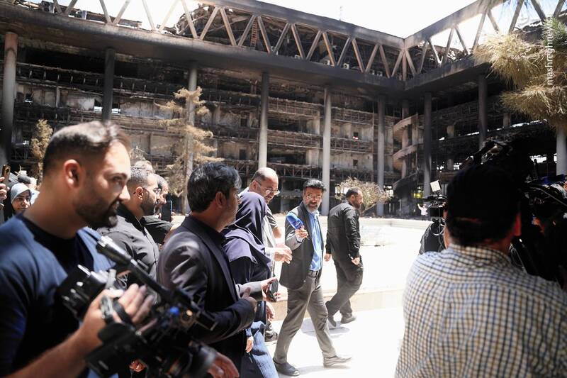 عکس/ بازدید مهاجرانی از ساختمان شیشهای صداوسیما