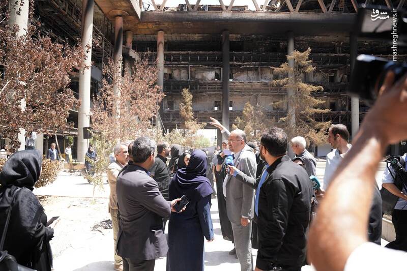 عکس/ بازدید مهاجرانی از ساختمان شیشهای صداوسیما