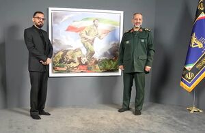 فیلم/ روح‌الامین اثر جدیدش را به فرمانده هوافضای سپاه تقدیم کرد