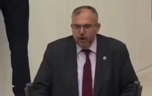 فیلم/ نماینده ترکیه: به اوکراین سلاح می‌دهیم برای غزه دعا می‌کنیم