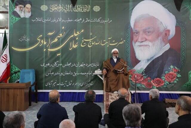 حضور نماینده ولیفقیه در منزل مرحوم آیتالله نعیمآبادی / بزرگداشت عضو فقید خبرگان در دامغان + عکس 4