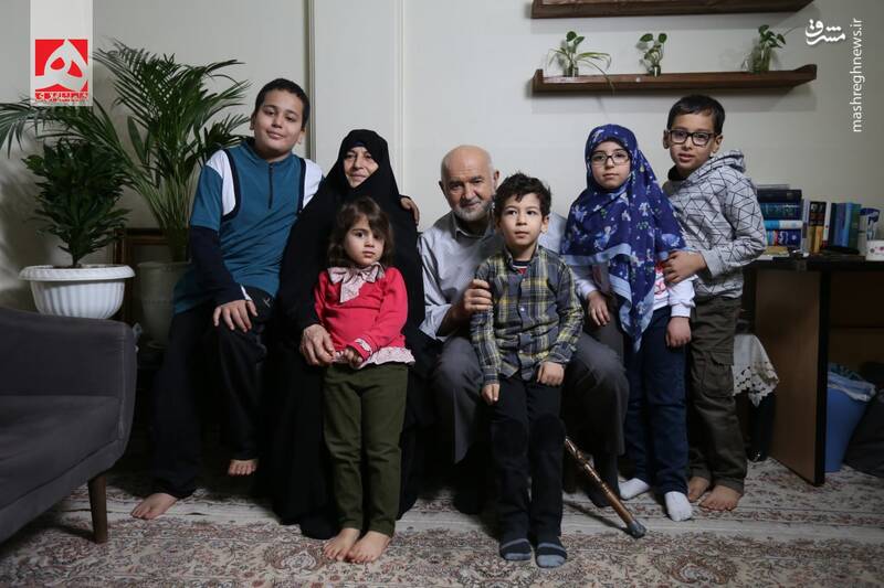 تصاویری از مرحوم احمد توکلی در جمع خانواده