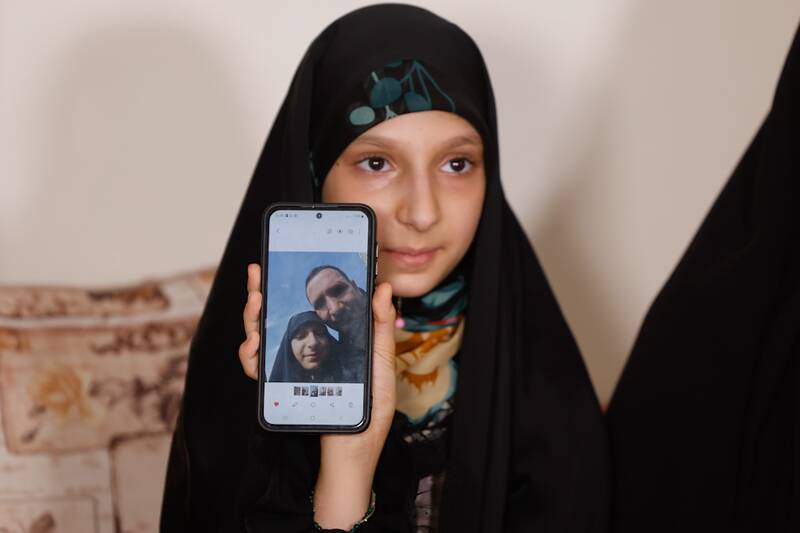 فیلمبردار با دیدن این صحنه دوربین را زمین گذاشت