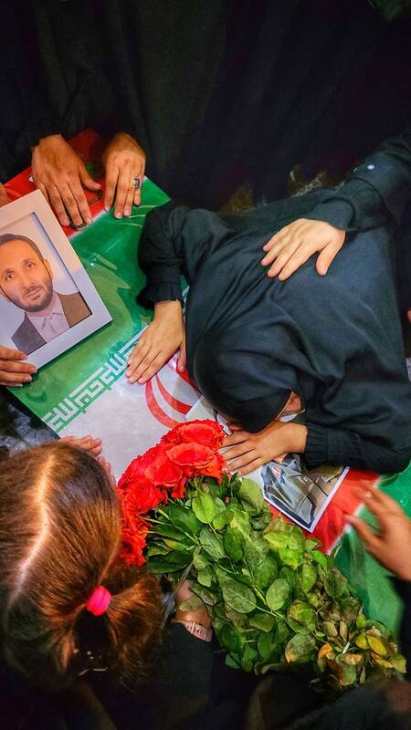 فیلمبردار با دیدن این صحنه دوربین را زمین گذاشت