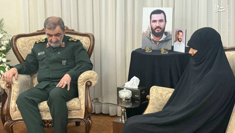 محسن رضایی با خانواده شهیدان سلامی و رشید دیدار کرد