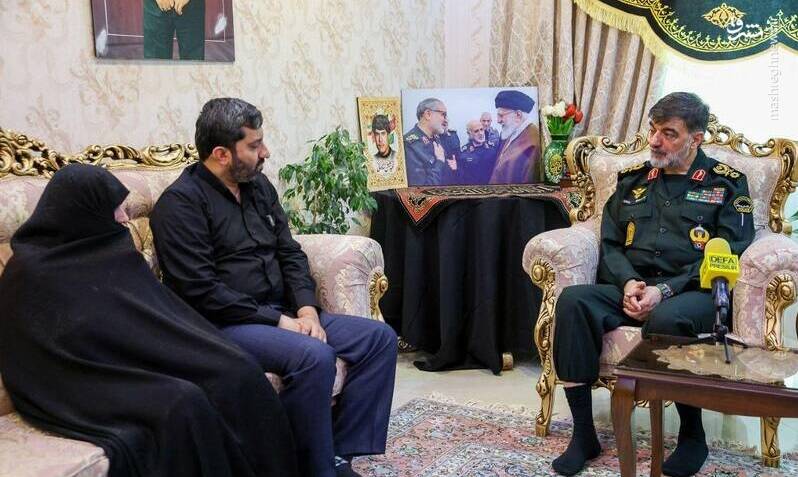 سردار رادان با خانواده شهید شادمانی دیدار کرد/ خاطره فرمانده کل انتظامی کشور از آخرین تماس تلفنی با سپهبد شادمانی