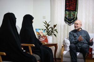 عکس / حضور قالیباف در منزل سرلشکر شهید "محمد کاظمی"