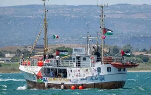 حمله اشغالگران صهیونیست به کشتی حنظله +فیلم