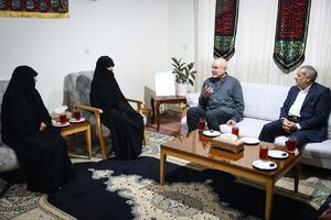حضور رئیس مجلس در منزل سرلشکر شهید کاظمی