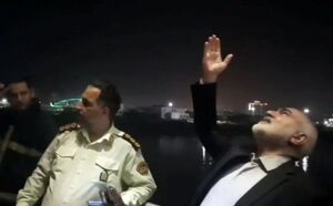 فیلم/جلوگیری استاندار خوزستان از خودکشی یک جوان در اهواز .