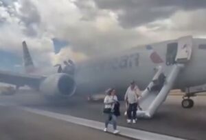 فیلم/ آتش‌سوزی در هواپیمای بوئینگ ٧٣٧ مکس آمریکا در فرودگاه دنور