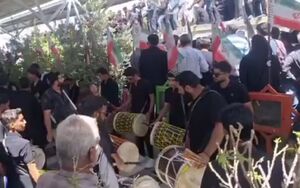 فیلم/ دمام‌زنی زاهدانی‌ها در سوگ شهدای حادثه تروریستی