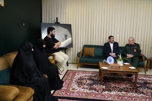 دیدار مخبر با خانواده شهید سرلشکر حاجیزاده دیدار مخبر با خانواده شهید سرلشکر حاجیزاده
