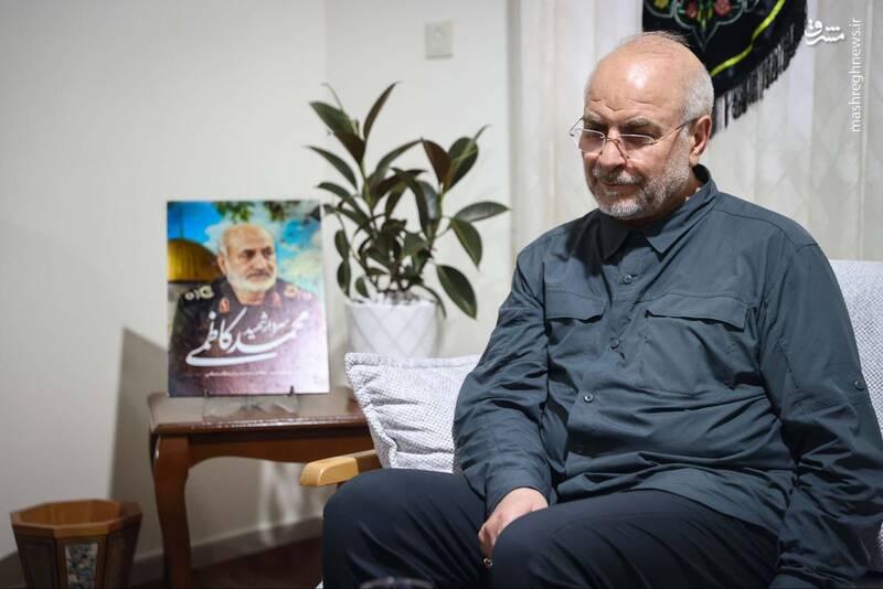 عکس / حضور قالیباف در منزل سرلشکر شهید "محمد کاظمی" 10