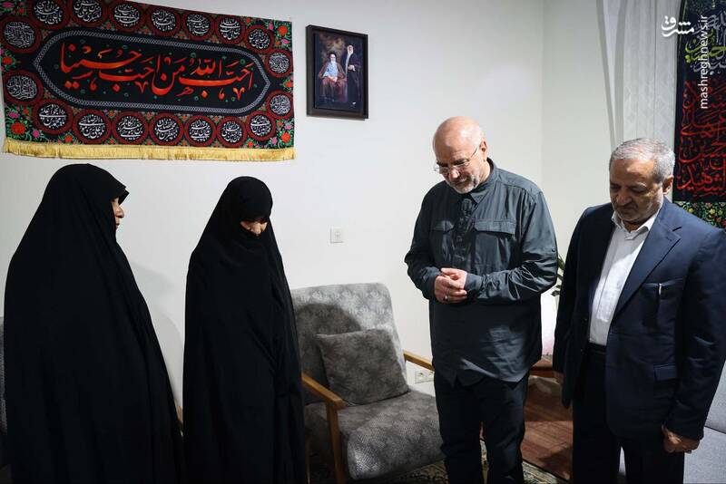 عکس / حضور قالیباف در منزل سرلشکر شهید "محمد کاظمی" 3