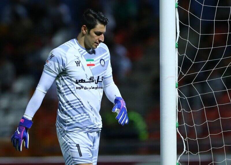 غیبت عجیب اخباری و عکس با گلر استقلال