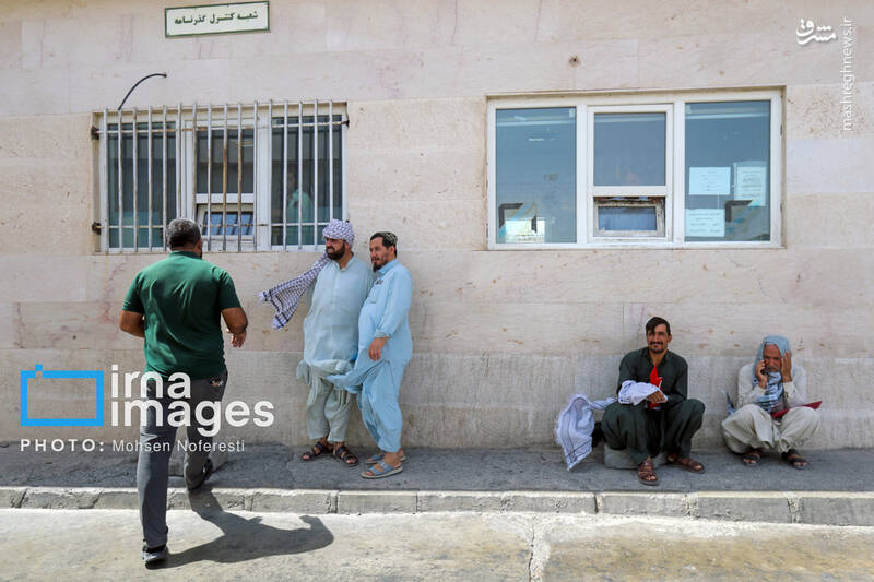 عکس / خروج اثاثیه اتباع غیرمجاز افغانستانی از مرز ماهیرود 5