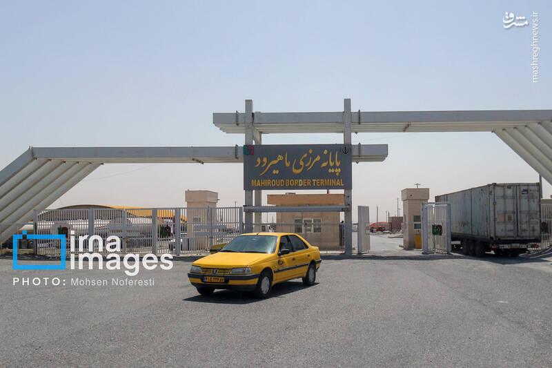 عکس / خروج اثاثیه اتباع غیرمجاز افغانستانی از مرز ماهیرود