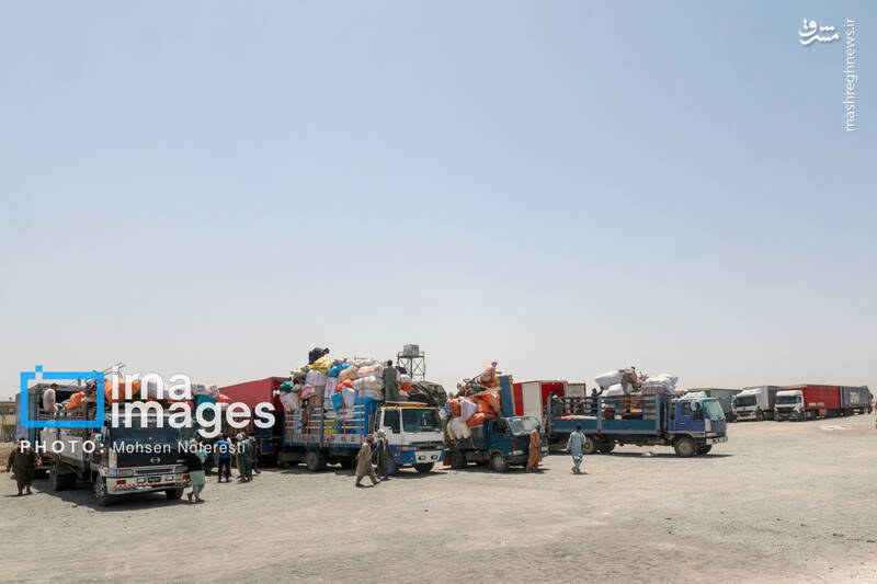 عکس / خروج اثاثیه اتباع غیرمجاز افغانستانی از مرز ماهیرود 6