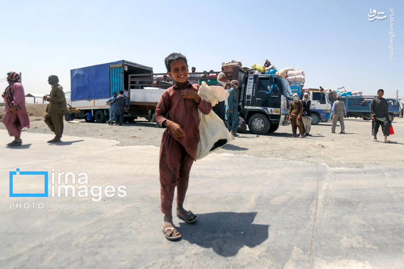 عکس / خروج اثاثیه اتباع غیرمجاز افغانستانی از مرز ماهیرود 7