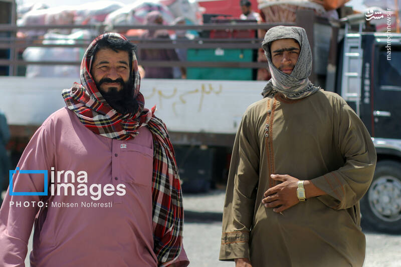 عکس / خروج اثاثیه اتباع غیرمجاز افغانستانی از مرز ماهیرود 8