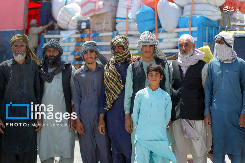 عکس / خروج اثاثیه اتباع غیرمجاز افغانستانی از مرز ماهیرود 28
