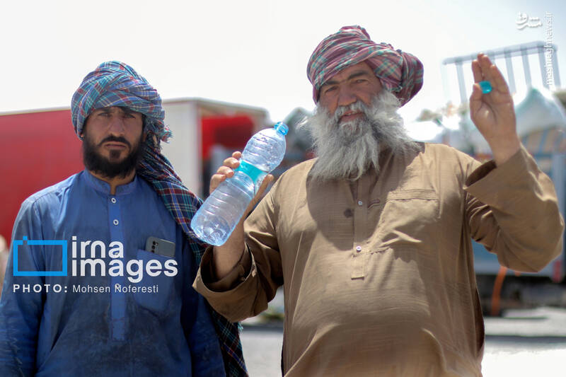 عکس / خروج اثاثیه اتباع غیرمجاز افغانستانی از مرز ماهیرود 20