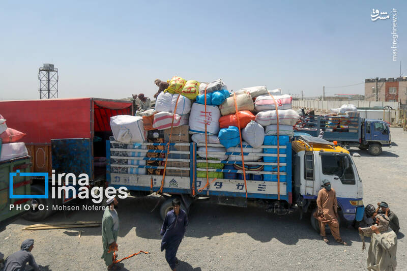 عکس / خروج اثاثیه اتباع غیرمجاز افغانستانی از مرز ماهیرود 13