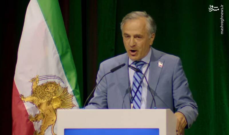 افتادن رضا پهلوی در دامی که یک پرستوی اطلاعاتی پهن کرده بود! / سیرک سلطنتطلبان در مونیخ با اتوبوسهای کرایهای موساد! + تصاویر