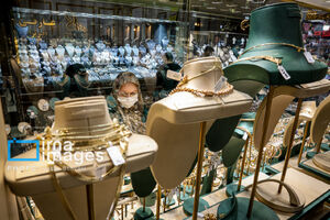 تب و تاب بازار ارز، طلا را تکان داد