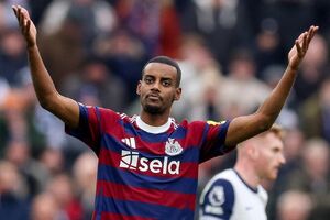 لیورپول برای جذب ایساک رکوردشکنی میکند؛ جانشین دیاز از «سنت جمیز پارک» میآید