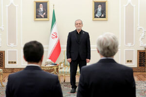 عکس / تسلیم استوارنامه سفرای کشورها به رئیس جمهور