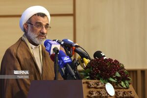 خسروپناه: قهرمانان واقعی شهدا هستند