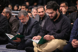 عکس / حضور فرزند شهید حاجی زاده در حسینیه امام (ره)