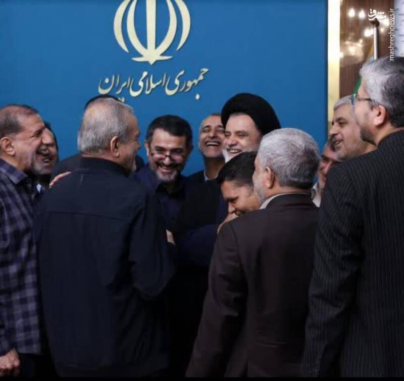 توضیحات نماینده مجلس درباره علت خندههای پزشکیان