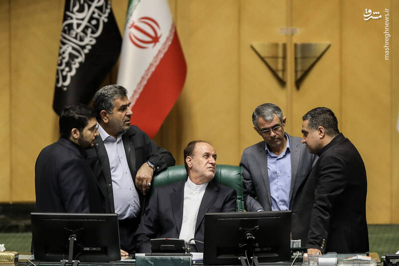 عکس / حضور وزیر ارشاد در صحن علنی مجلس 35