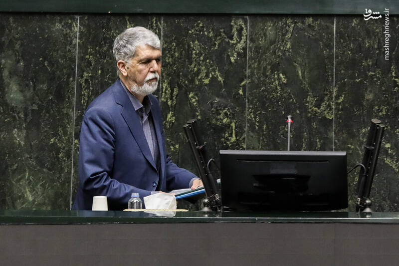 عکس / حضور وزیر ارشاد در صحن علنی مجلس 22