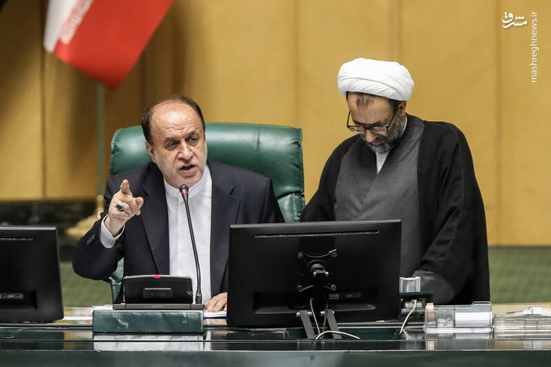 عکس / حضور وزیر ارشاد در صحن علنی مجلس 20