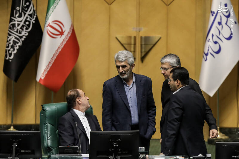 عکس / حضور وزیر ارشاد در صحن علنی مجلس 17