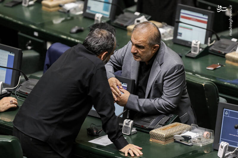 عکس / حضور وزیر ارشاد در صحن علنی مجلس 16