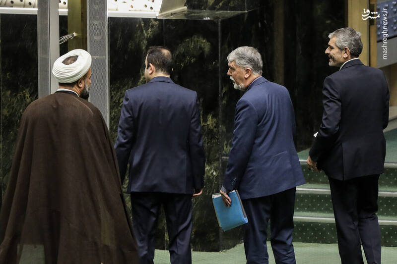 عکس / حضور وزیر ارشاد در صحن علنی مجلس 15