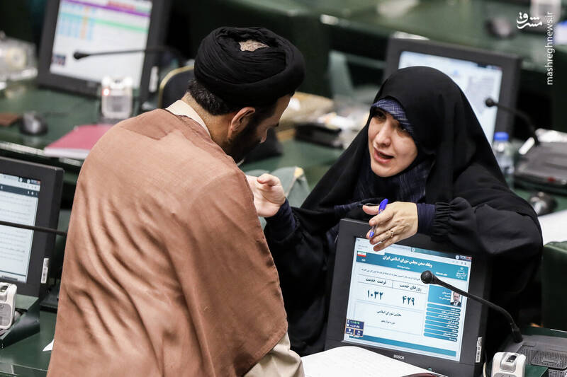 عکس / حضور وزیر ارشاد در صحن علنی مجلس 14